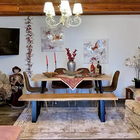 Kiratsos House *