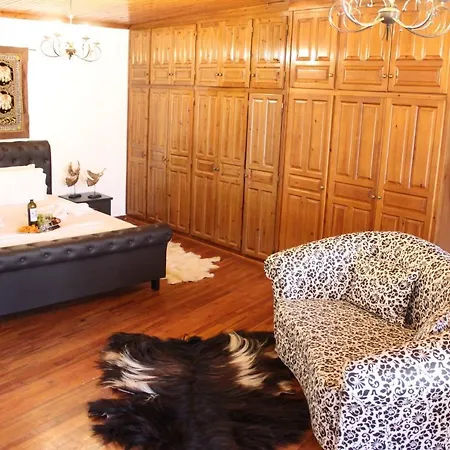 Kiratsos House *