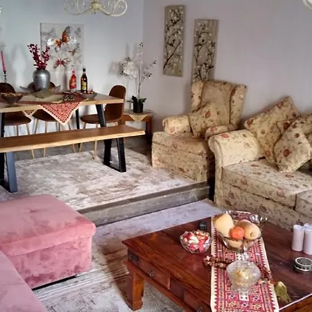 Kiratsos House *