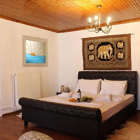 Kiratsos House Skiathos Town