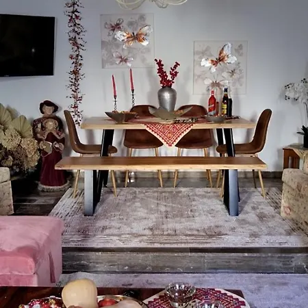 Kiratsos House * Skiathos Town